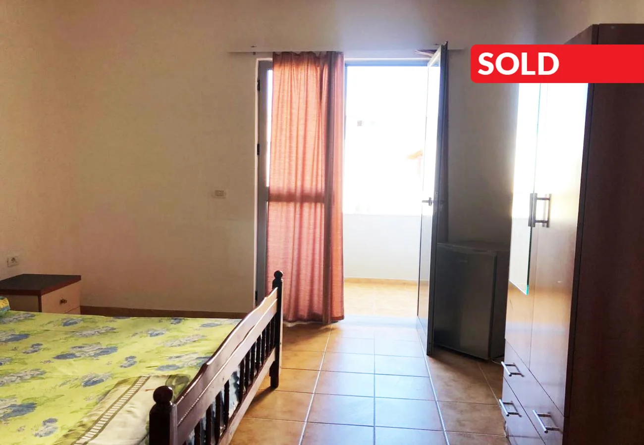 Shitet apartament 1+1, kune-shëngjin.