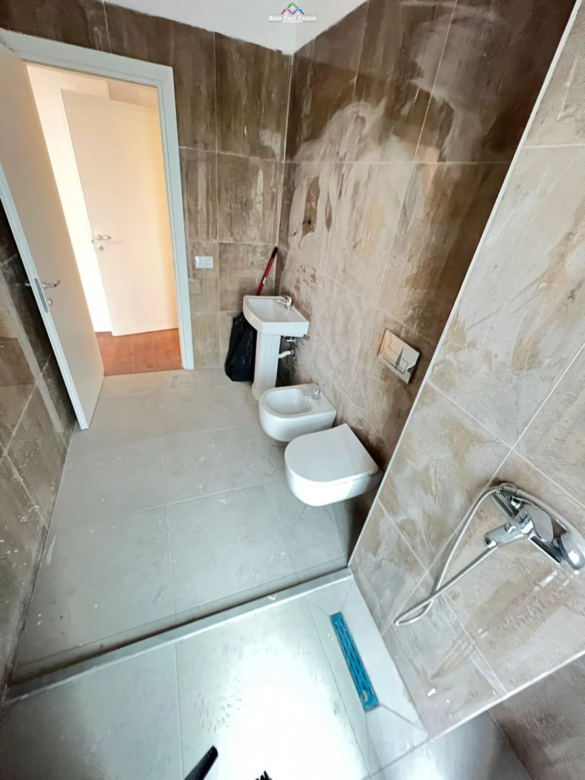 Zyre Me Qera 2+1+2 Tek Pazari i Ri (ID BZ2745) Tirane