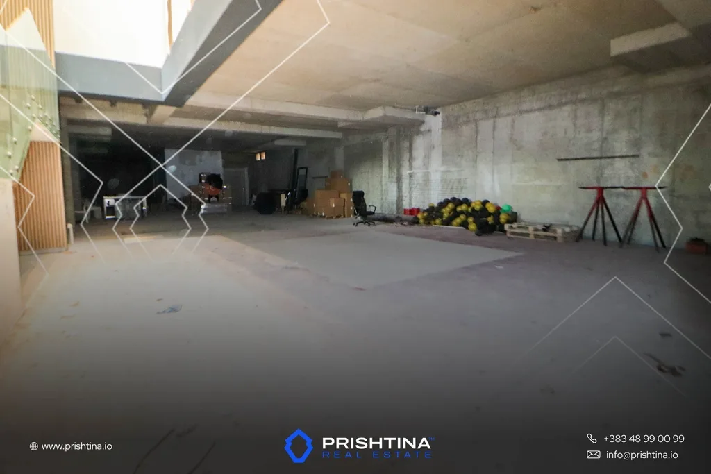 Lokal me qira 1200m² në Fushë Kosovë
