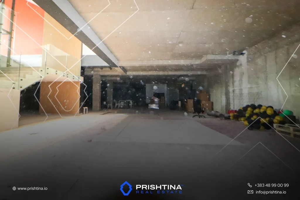 Lokal me qira 1200m² në Fushë Kosovë
