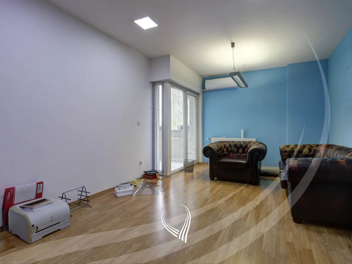 Zyre me 2 dhoma pune me qira në lagjen Kalabria – Emshir