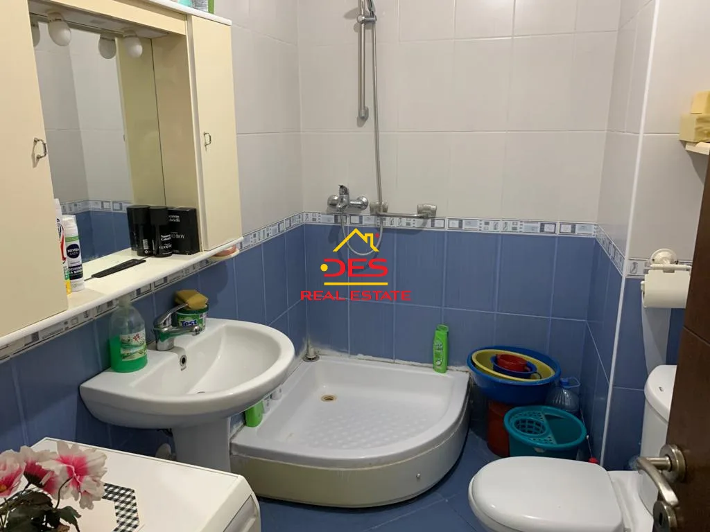 Shitet apartament 2+1 i mobiluar në qytetin e elbasanit.
