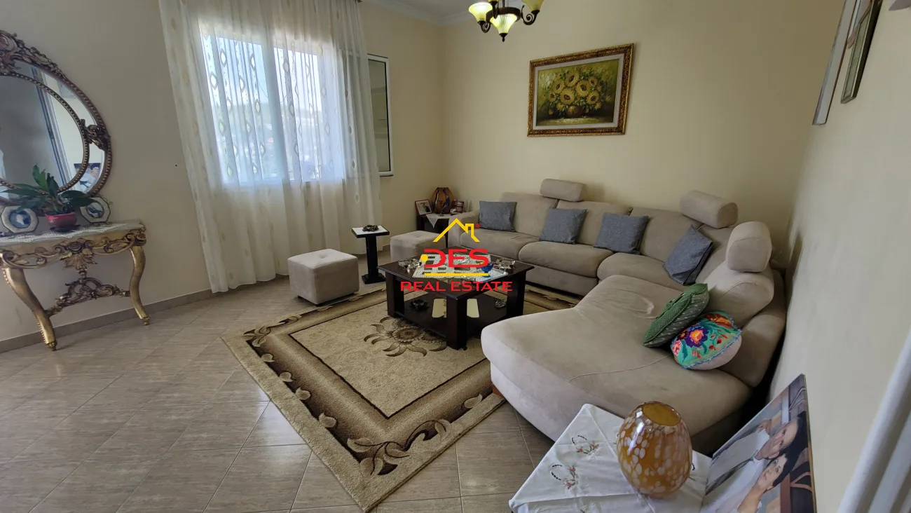 Shitet shtëpi private përball spitalit rajonal ,vlorë.