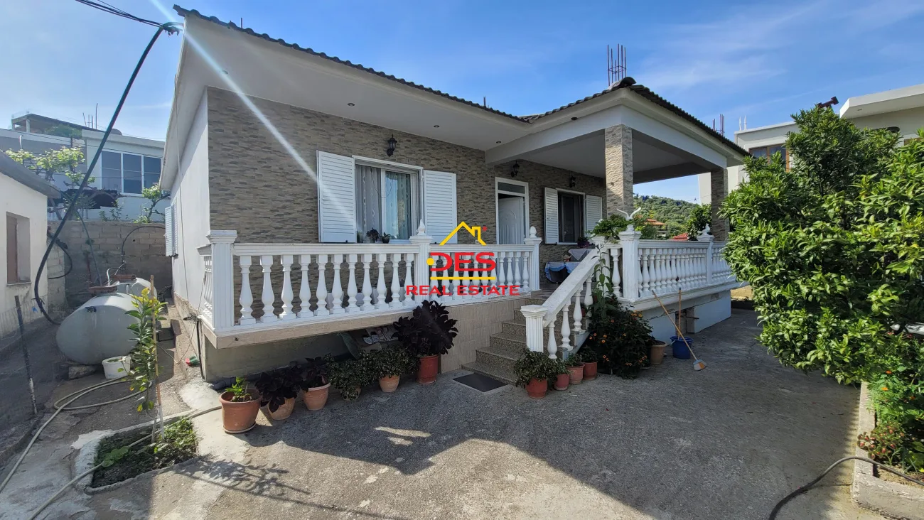 Shitet shtëpi private përball spitalit rajonal ,vlorë.