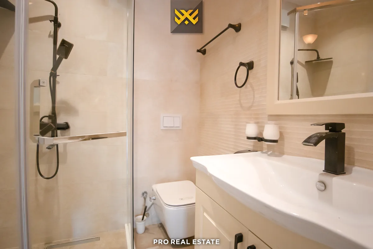 Banesë / Zyrë 92m² me #QIRA në Aktash.