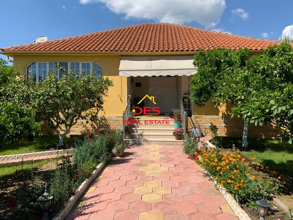 Shitet shtëpi private + truall në lagjen ’beqir dardha’ ,elbasan