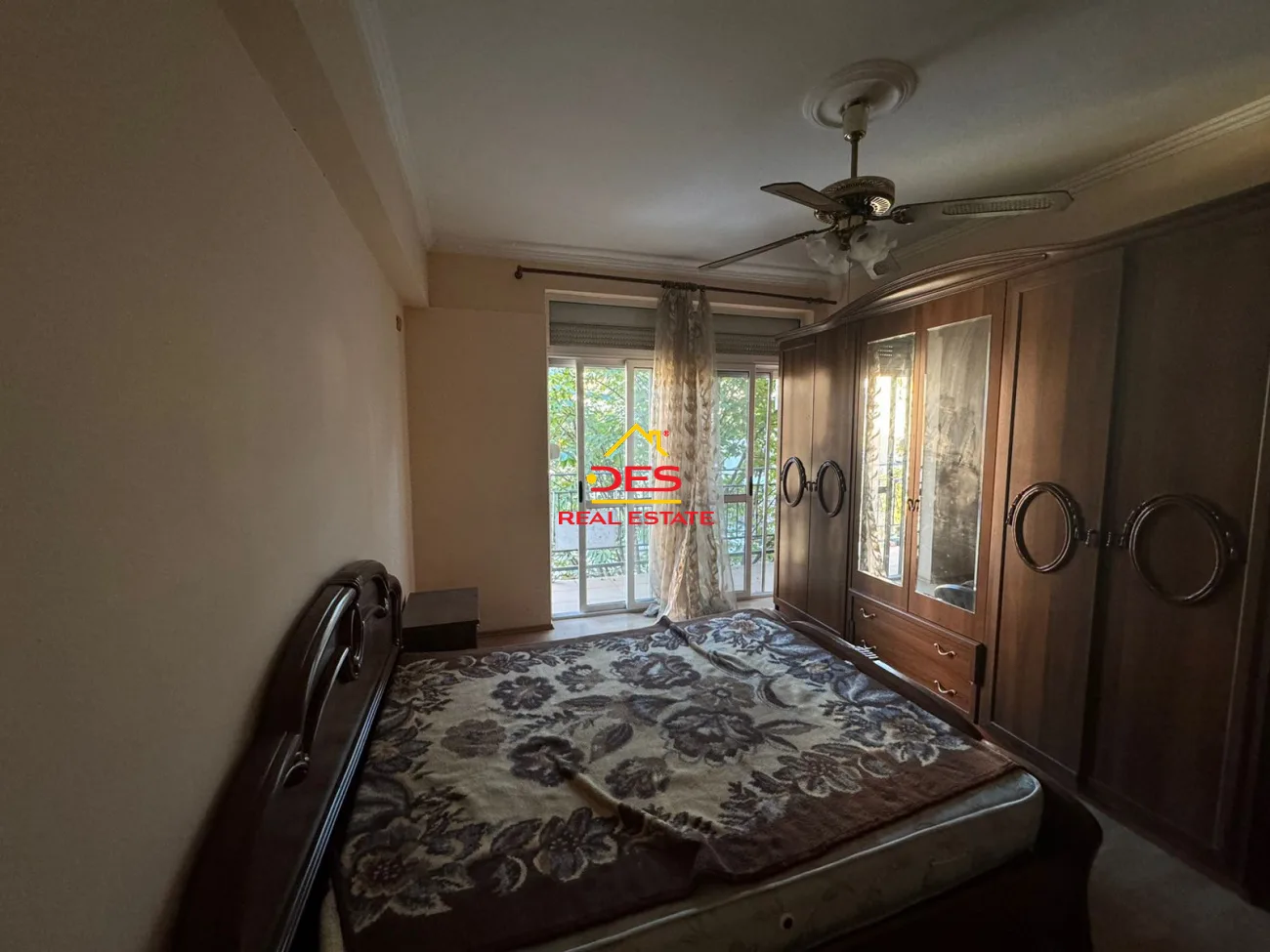 Jepet me qira apartament 3+1 tek oxhaku,tiranë!