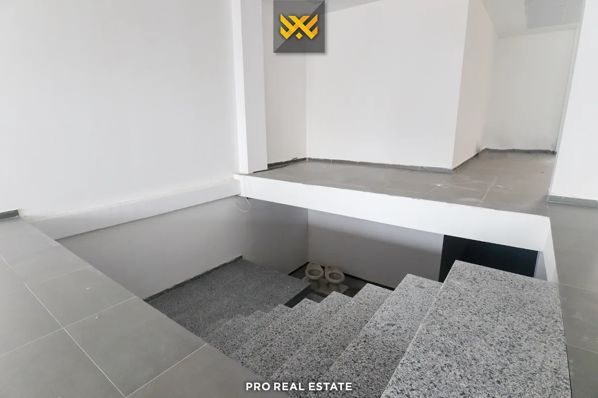 Lokal 393.23m² me #QIRA në Fushë Kosovë