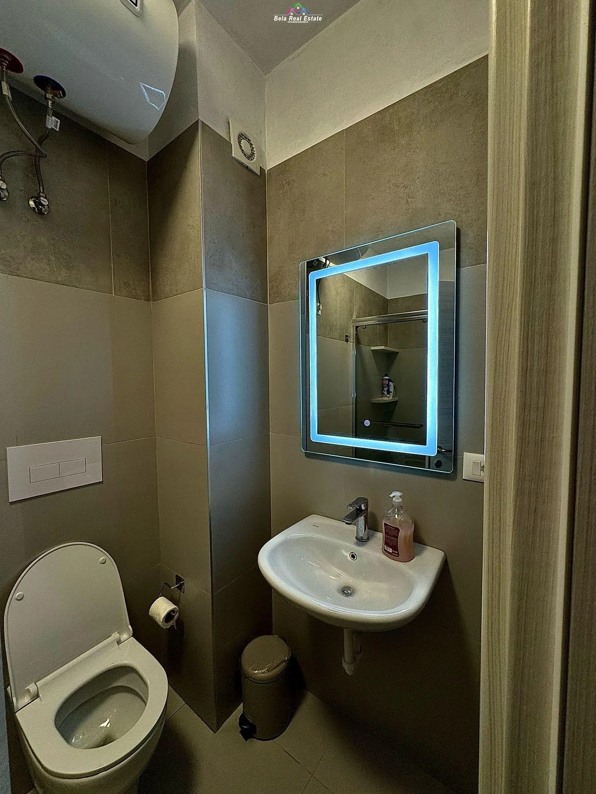 Apartament me qera 1+1+ Post Parkimi Tek Ish Fusha e Aviacionit (ID B2101002) Tirane