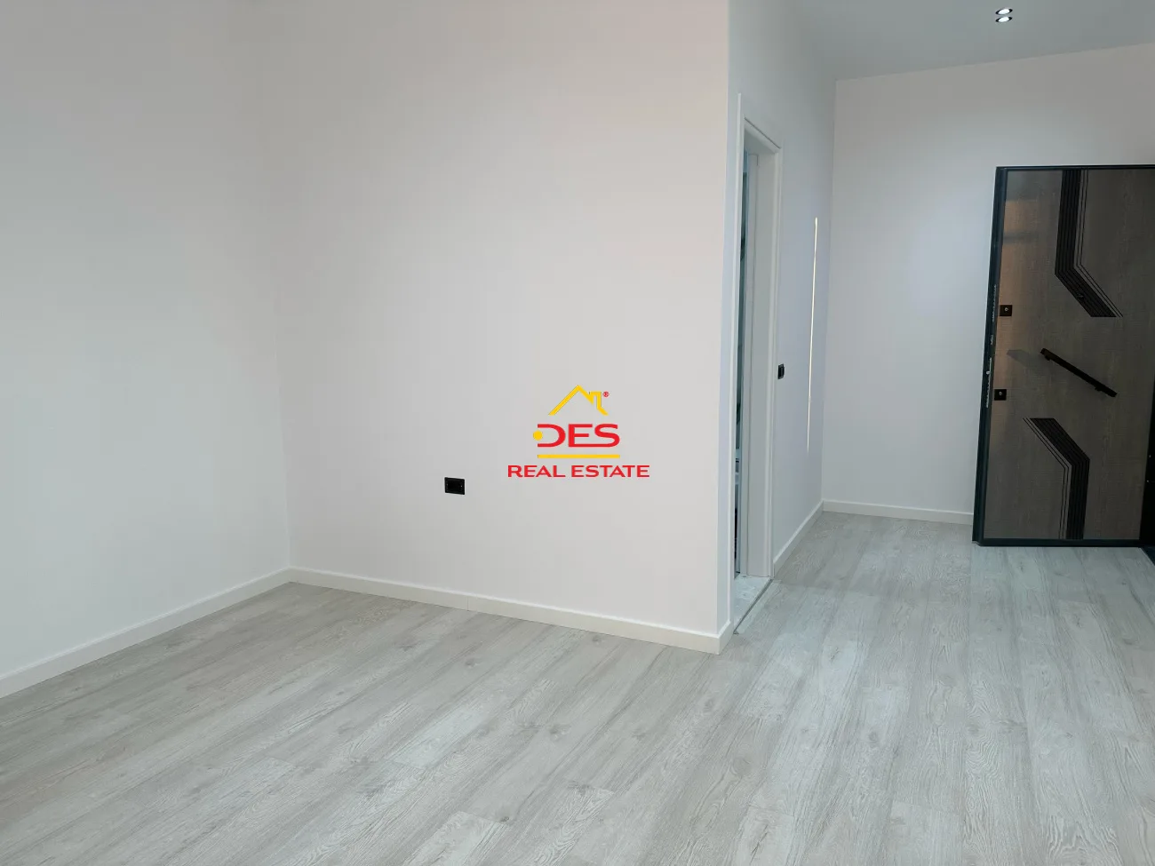 Shitet apartament 2+1 në lungomare ,vlorë