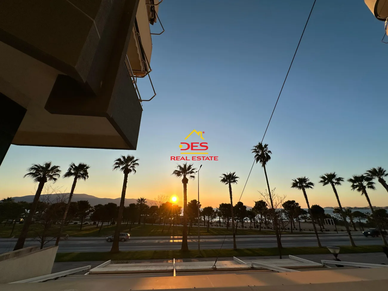 Shitet apartament 2+1 në lungomare ,vlorë