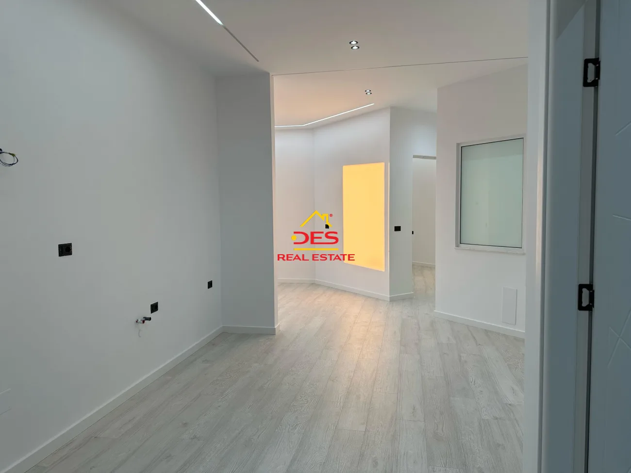 Shitet apartament 2+1 në lungomare ,vlorë