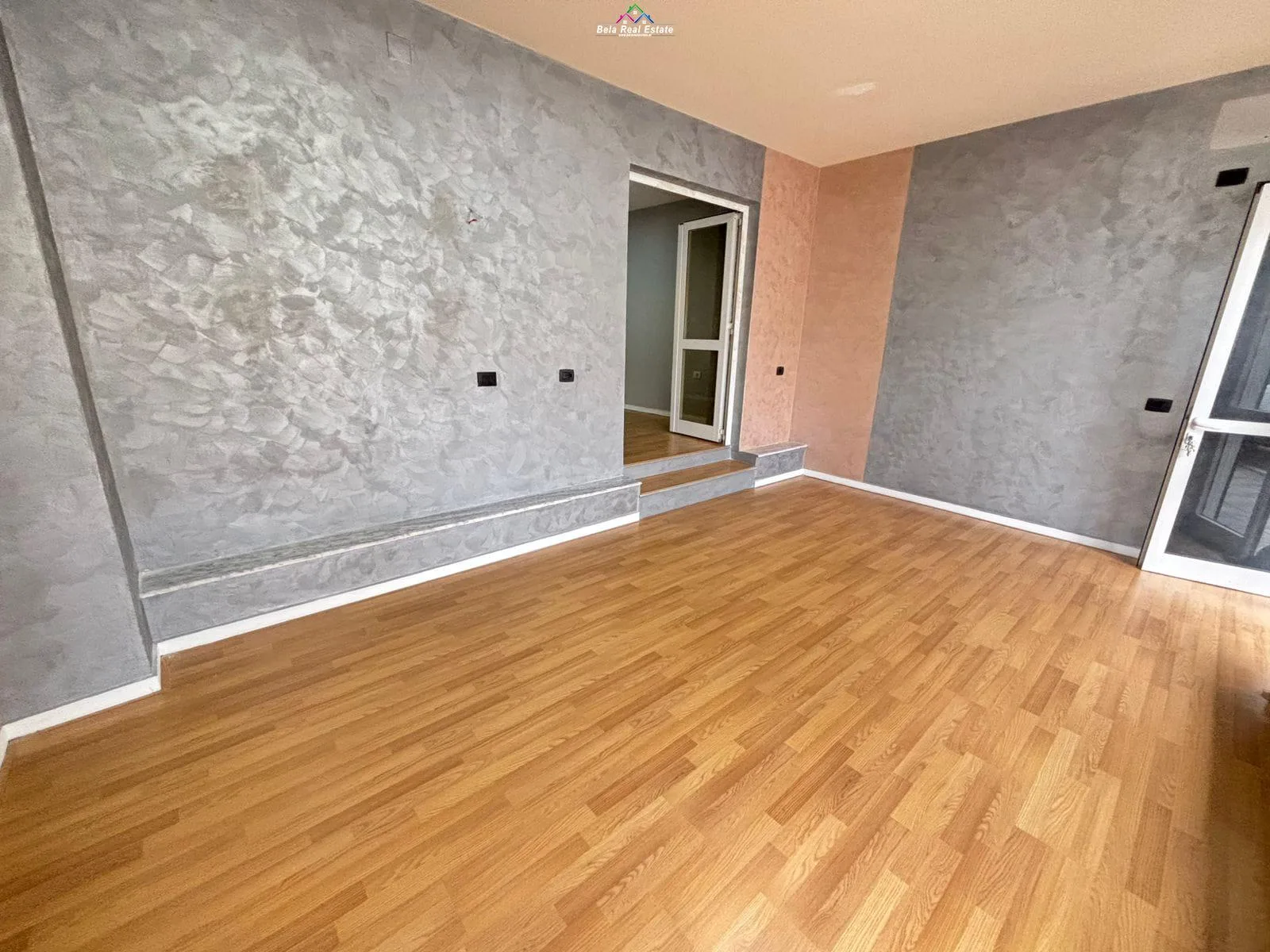 Dyqan Me Qera Tek 21 Dhjetori ( ID BD21818) Tirane