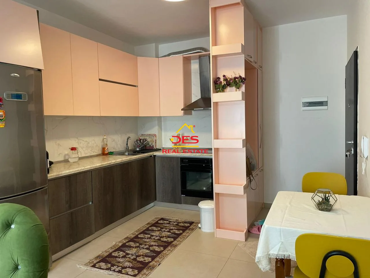 JEPET ME QIRA APARTAMENT 2+1 NË LUNGOMARE ,VLORË. 📍 Pranë Restorant Primo Gusto