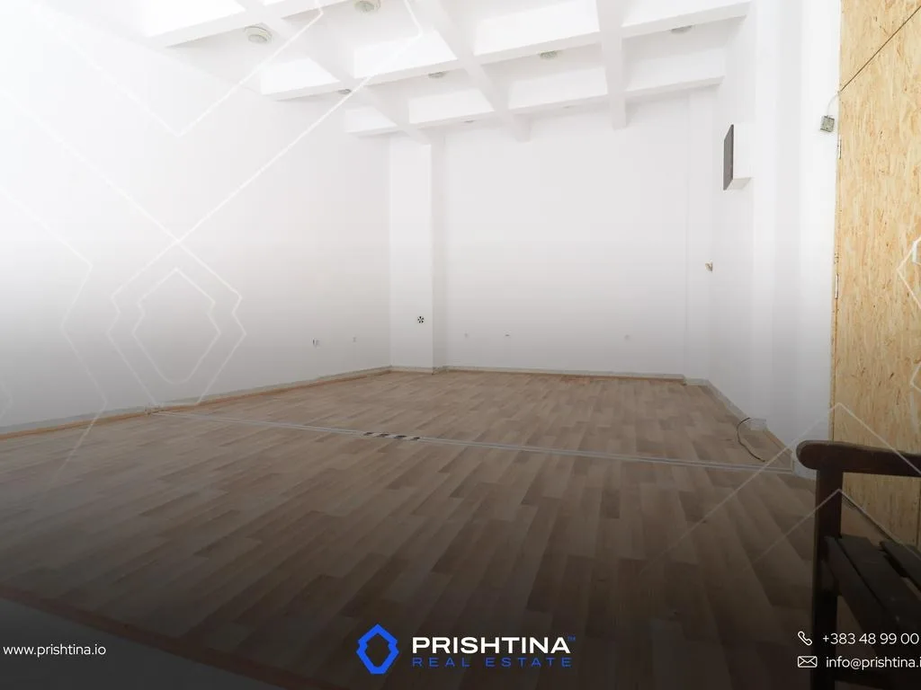 Objekt me qira 800m² te Elena Gjika