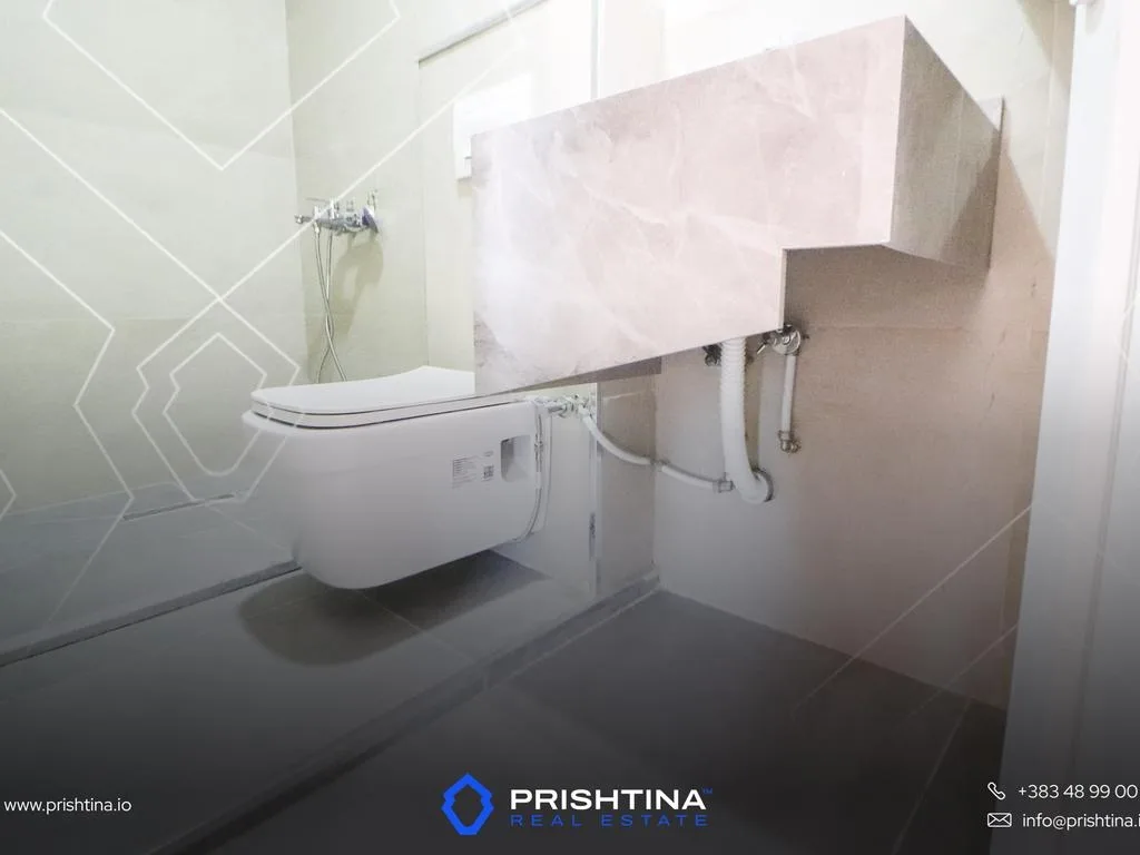 Objekt me qira 800m² te Elena Gjika