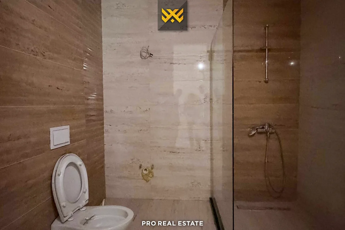 Banesë / Zyrë 150m² + 130m² me #QIRA në Lakrishtë