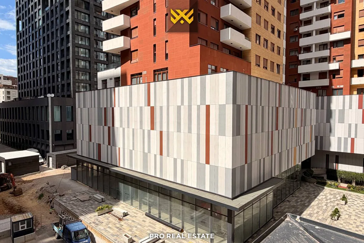 Banesë / Zyrë 150m² + 130m² me #QIRA në Lakrishtë