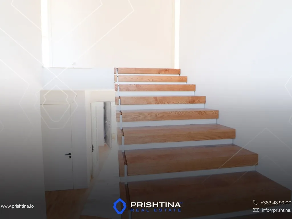 Shtëpi me qira 364m² në Priam Village