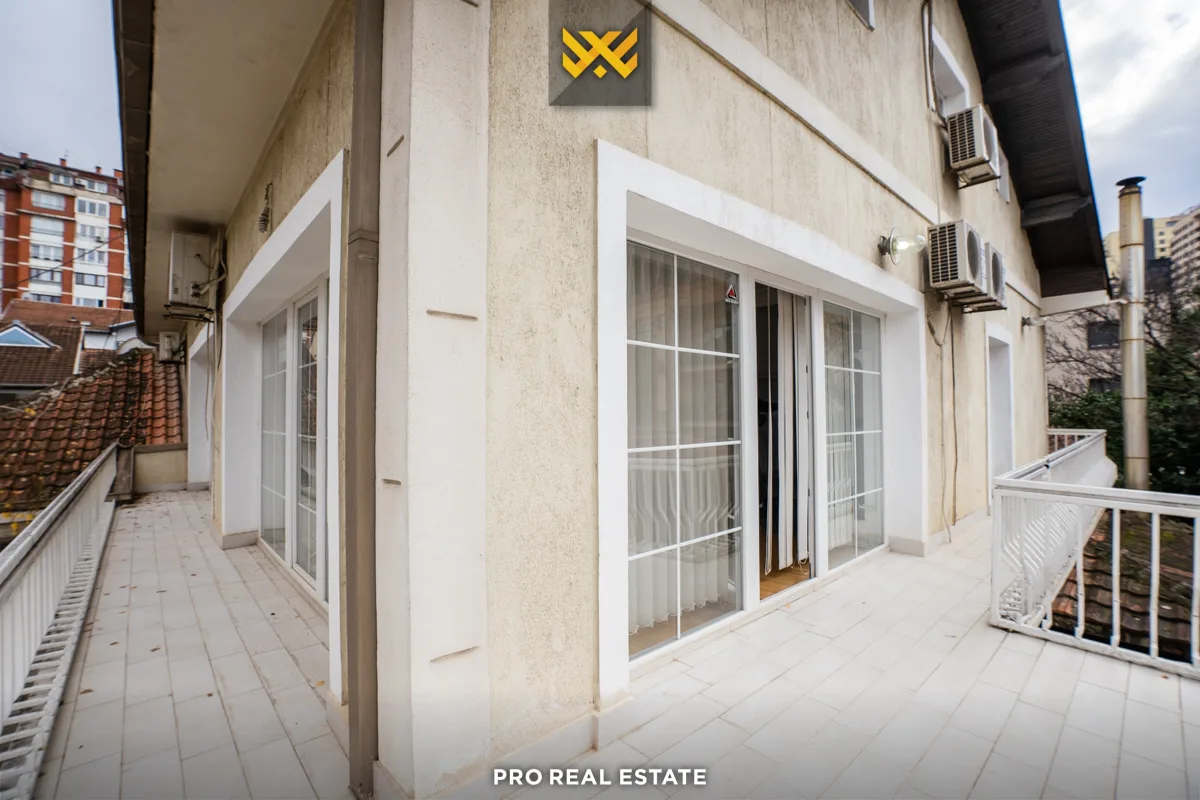 Shtëpi / Objekt 550m² me #QIRA në Pejton