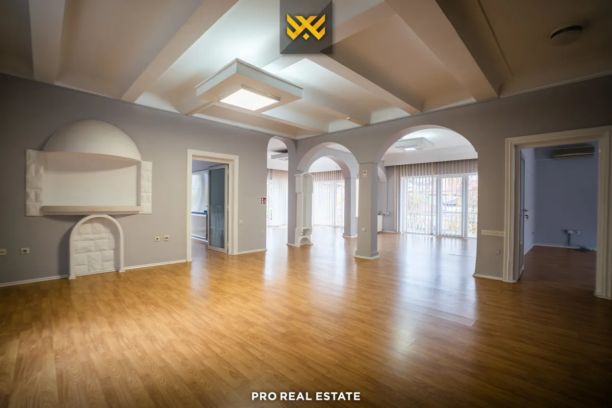 Shtëpi / Objekt 550m² me #QIRA në Pejton