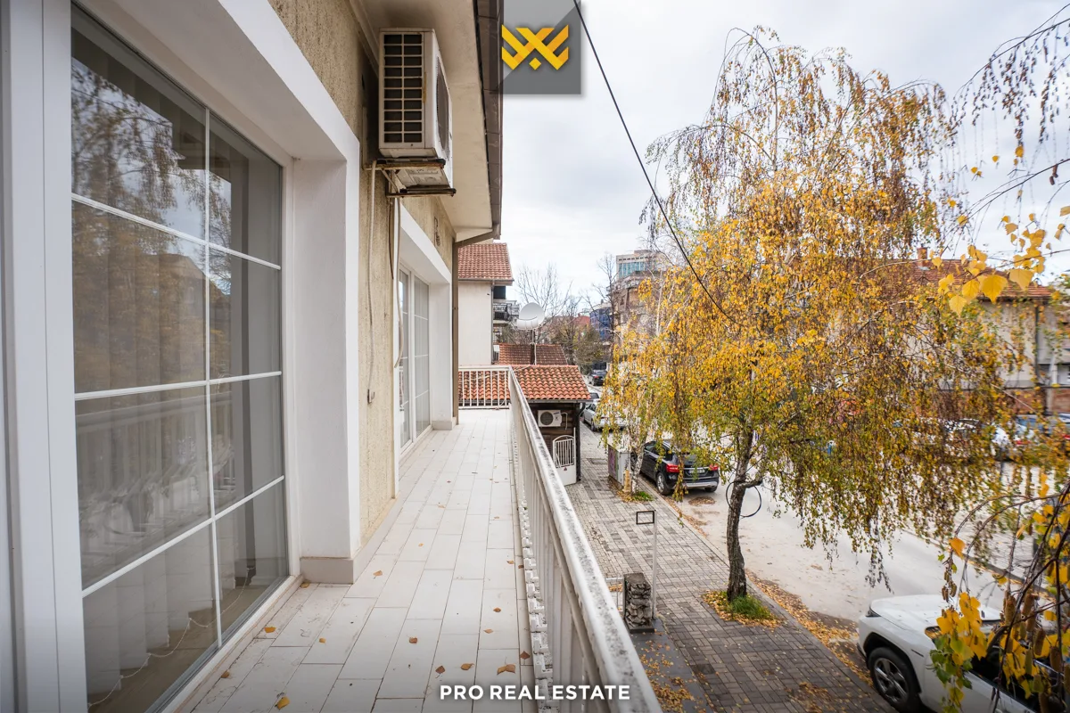 Shtëpi / Objekt 550m² me #QIRA në Pejton