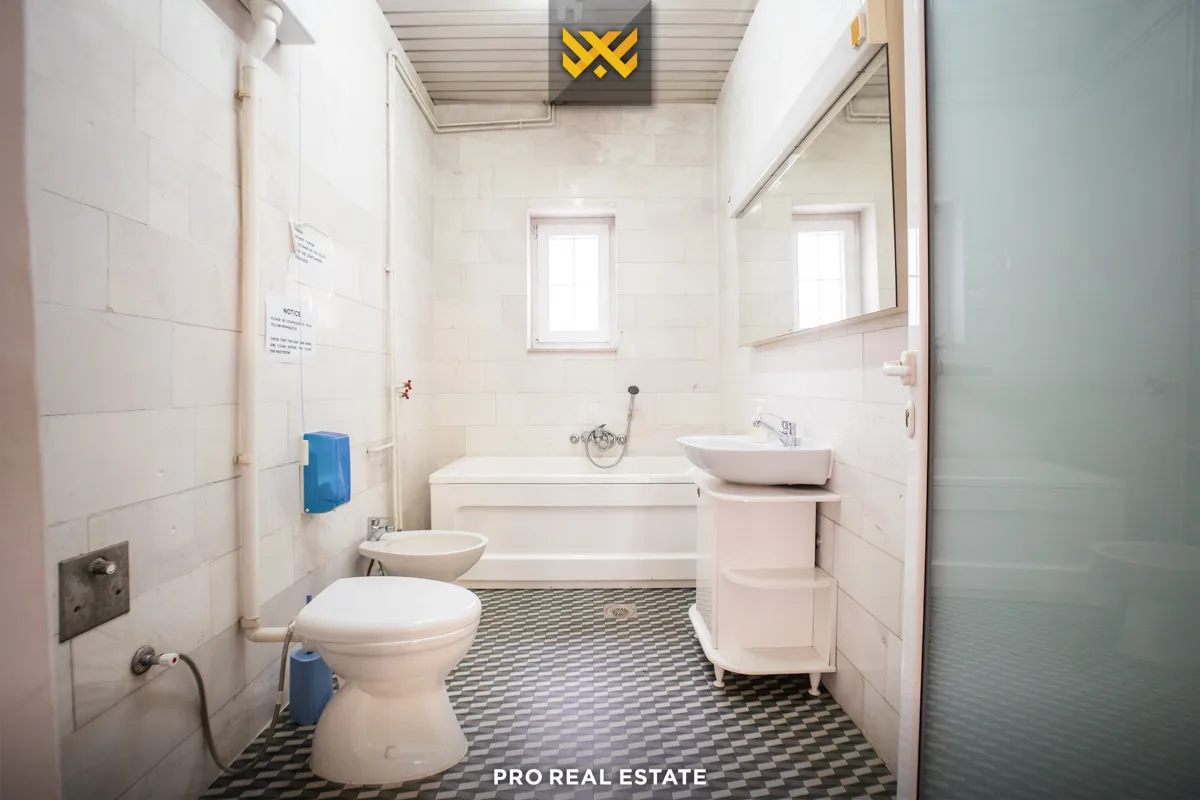 Shtëpi / Objekt 550m² me #QIRA në Pejton
