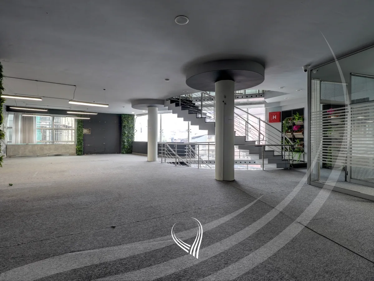 Objekt afarist 1,000m2 me qira në lagjen Dodona