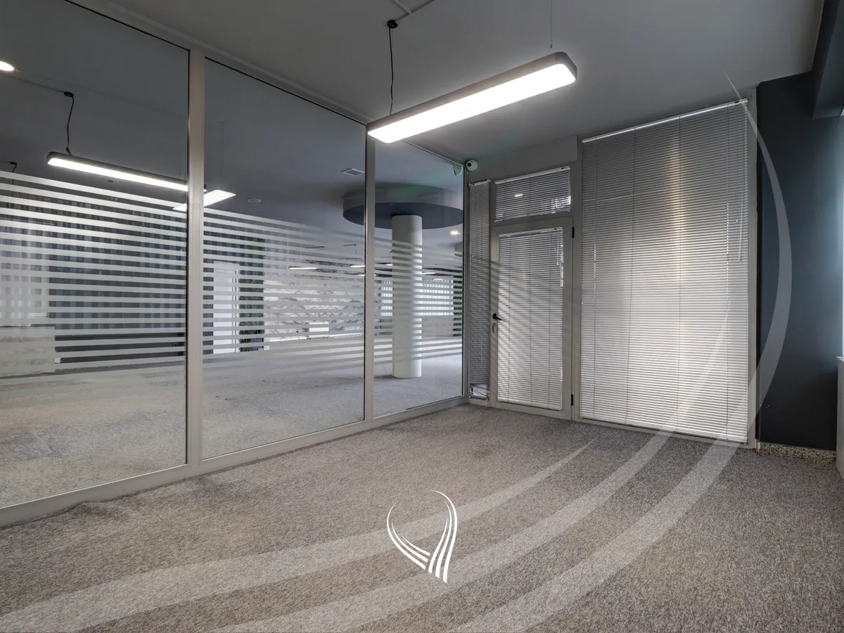 Objekt afarist 1,000m2 me qira në lagjen Dodona