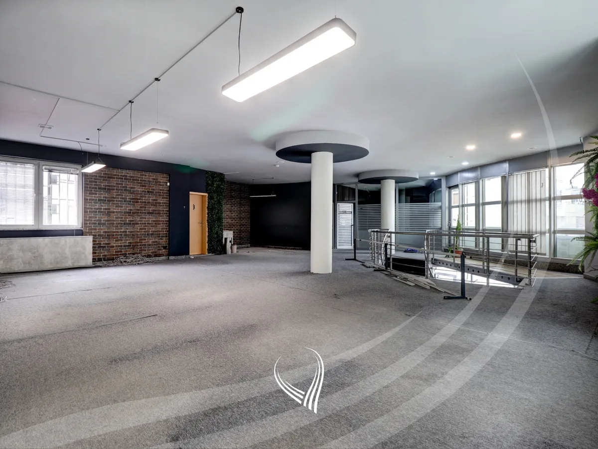 Objekt afarist 1,000m2 me qira në lagjen Dodona