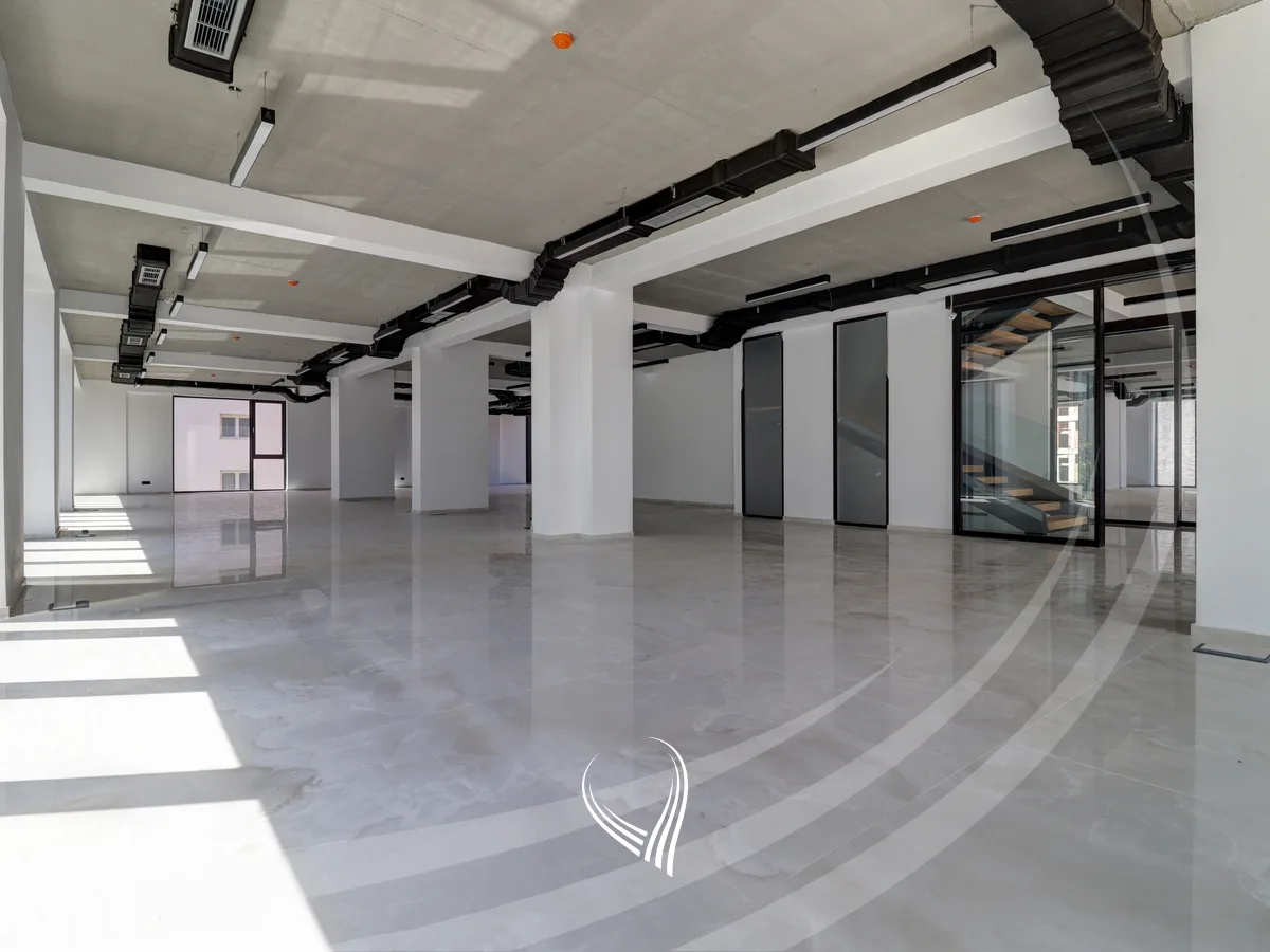 Lokal 297.83m2 në shitje në lagjen Mati 1