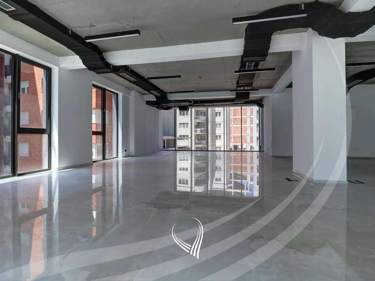 Lokal 297.83m2 në shitje në lagjen Mati 1