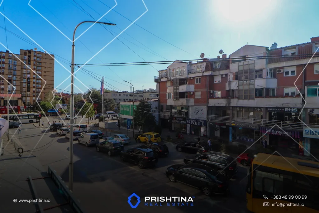 Zyrë me qira 150m² në Pejton