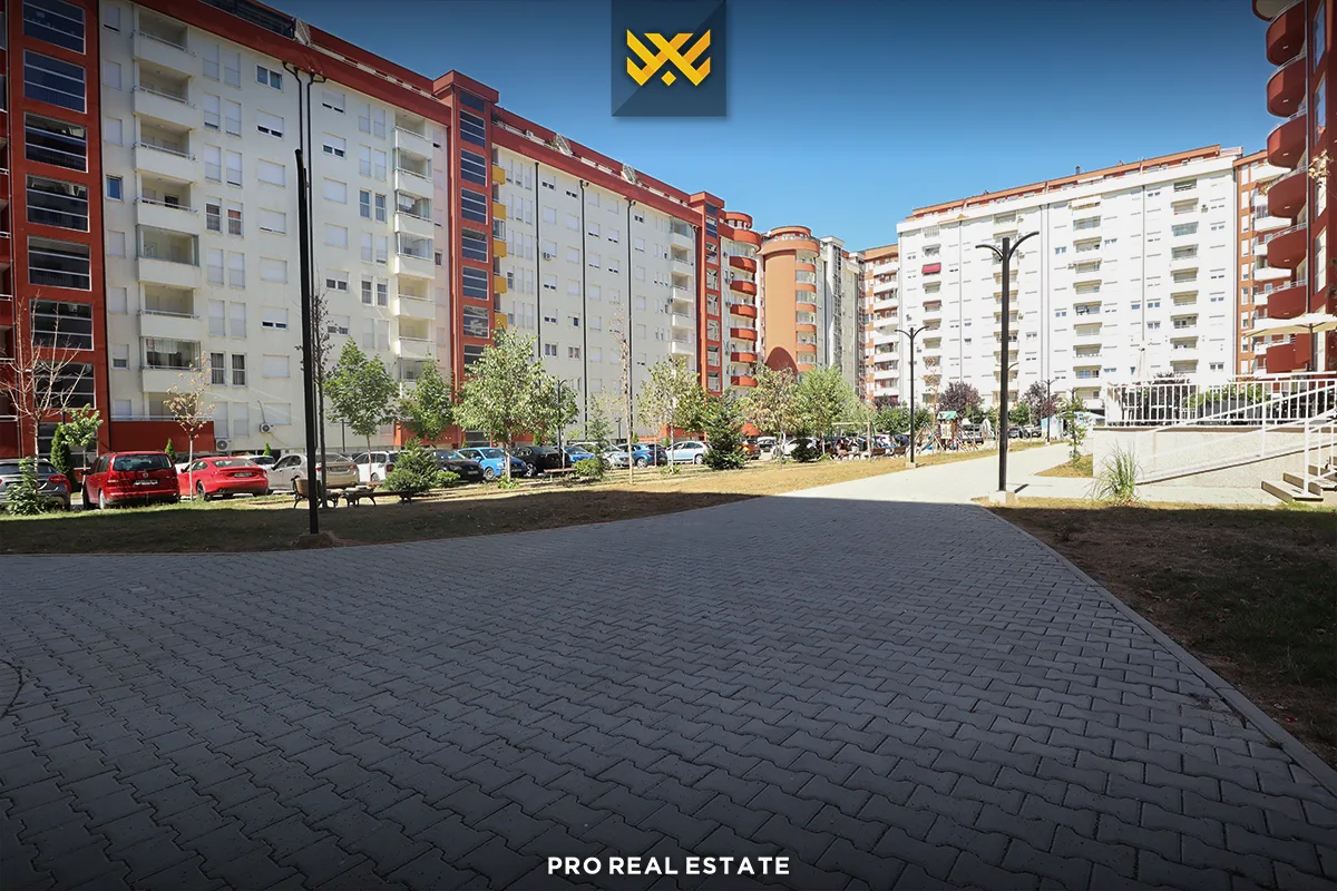 Lokal 97.8m² për #SHITJE në Rrugën C.