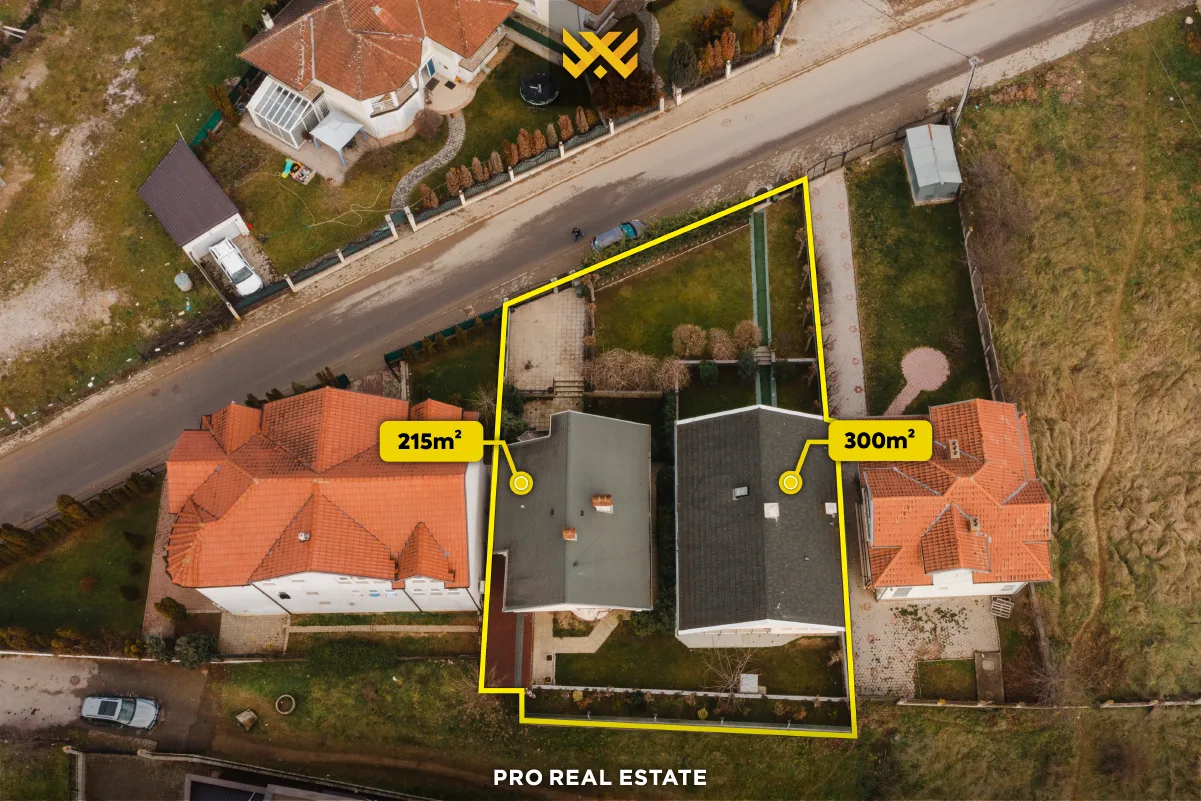 Dy shtëpi 300m² dhe 215m² për #SHITJE në Sofali