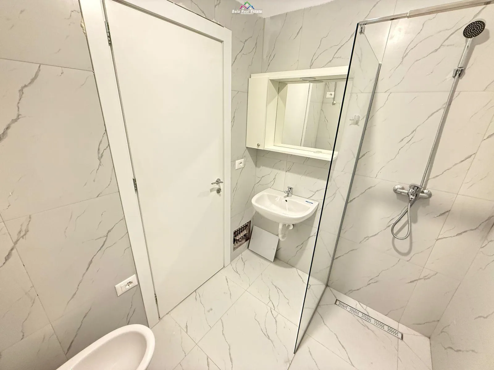 Apartament Me Qera 1+1 Tek Fusha e Aviacionit (ID B2101392) Tirane