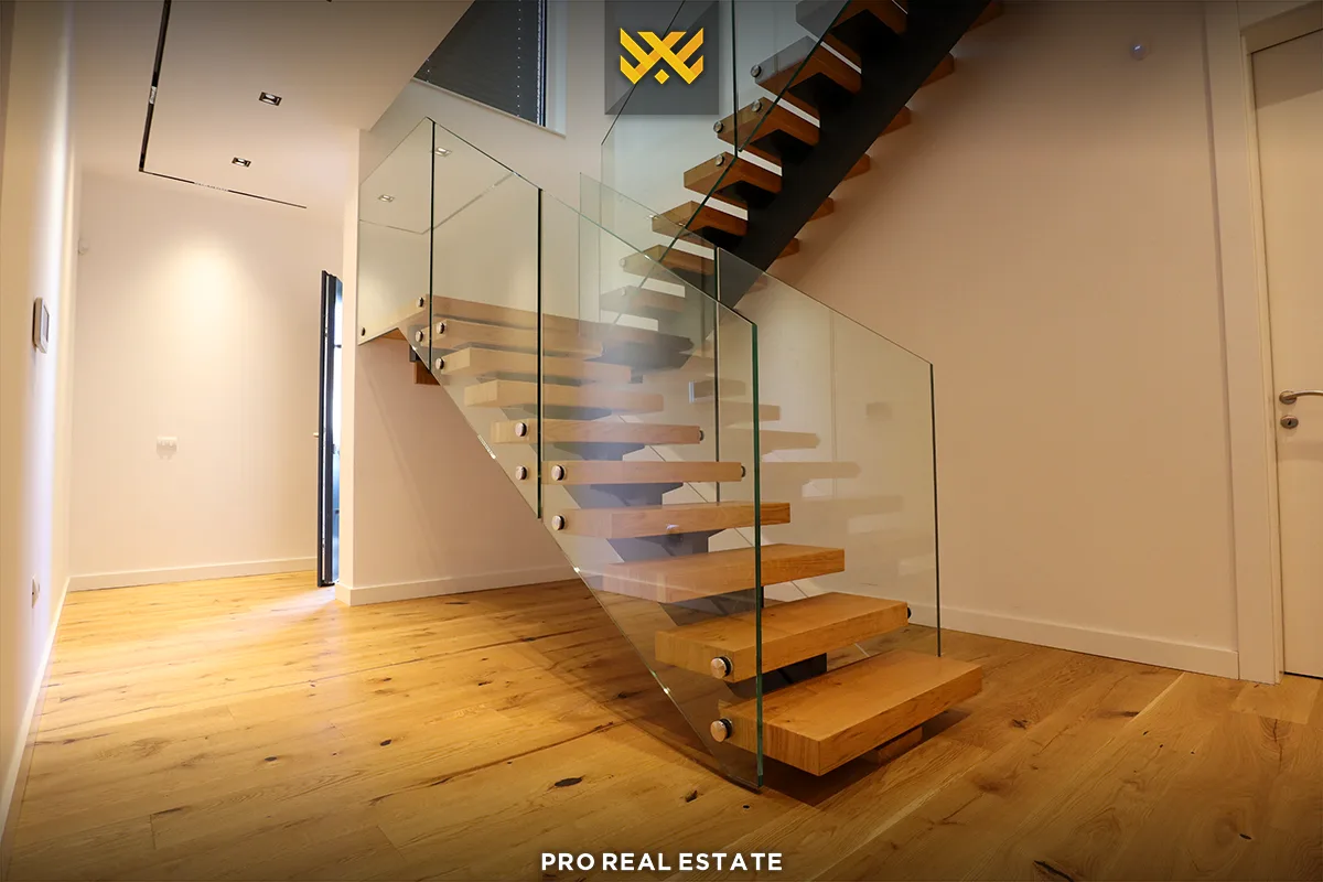 Shtëpi 290m² për #SHITJE në Matiçan.