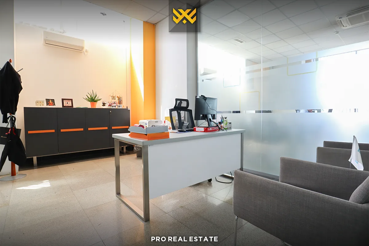 Lokal 940m² me QIRA në Pejton