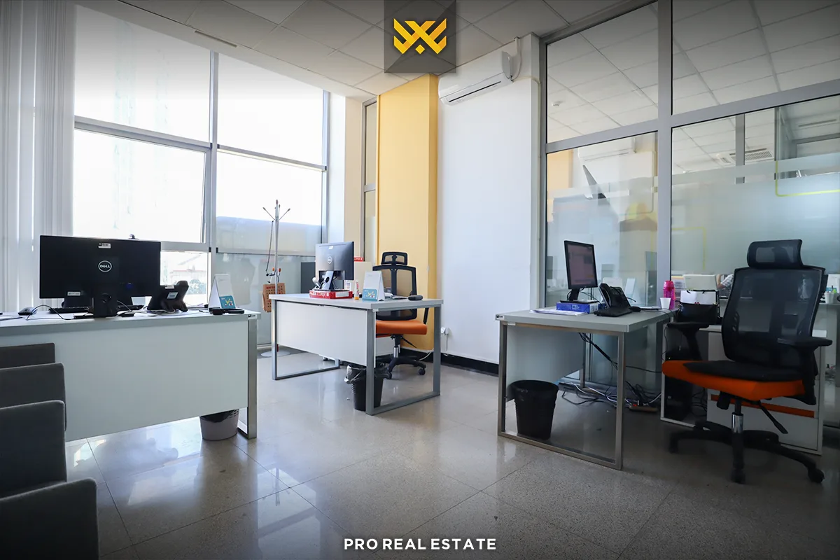 Lokal 940m² me QIRA në Pejton