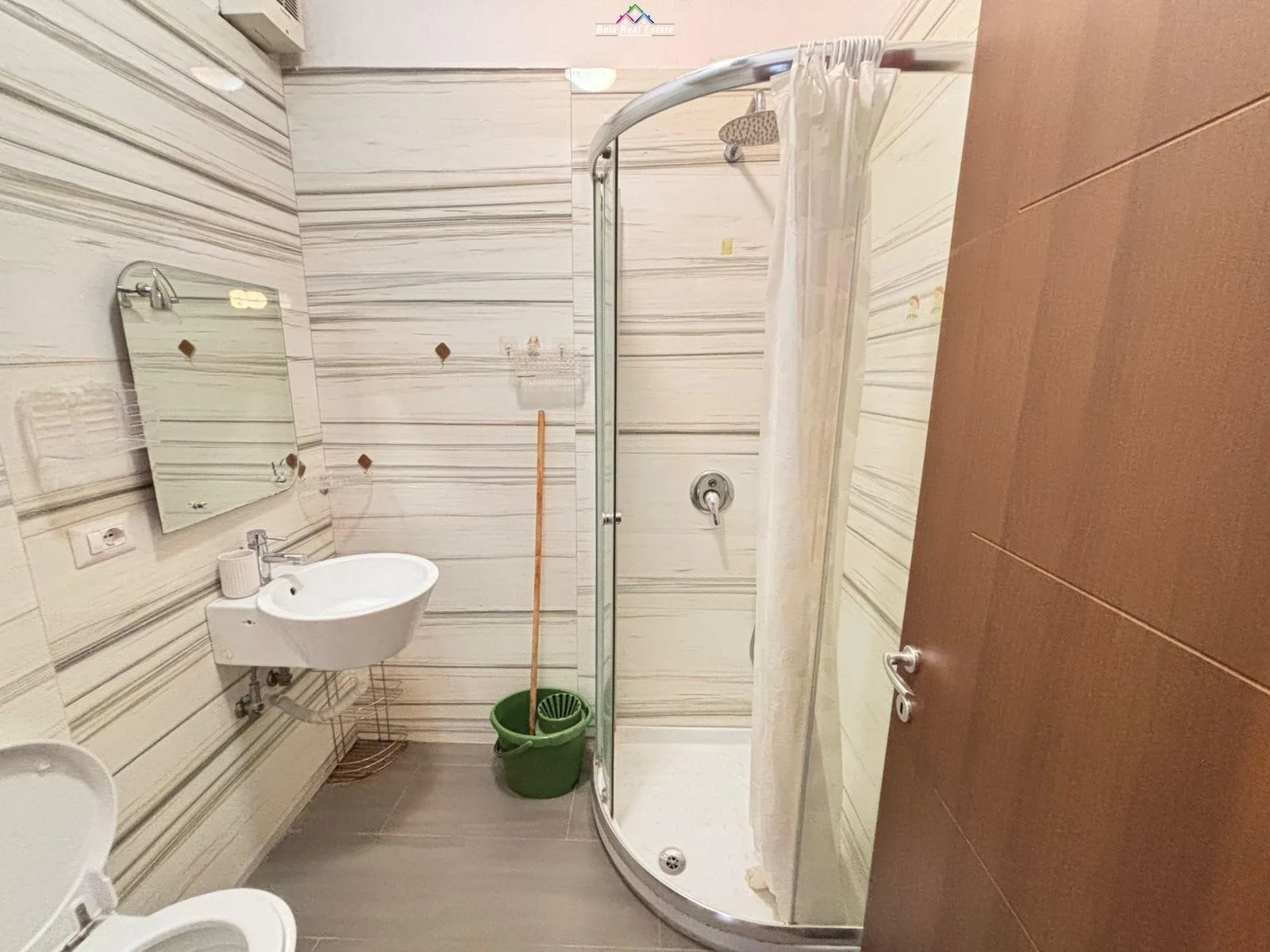 Apartament Me Qera 2+1 Ne Myslym Shyr (ID B2201588) Tirane