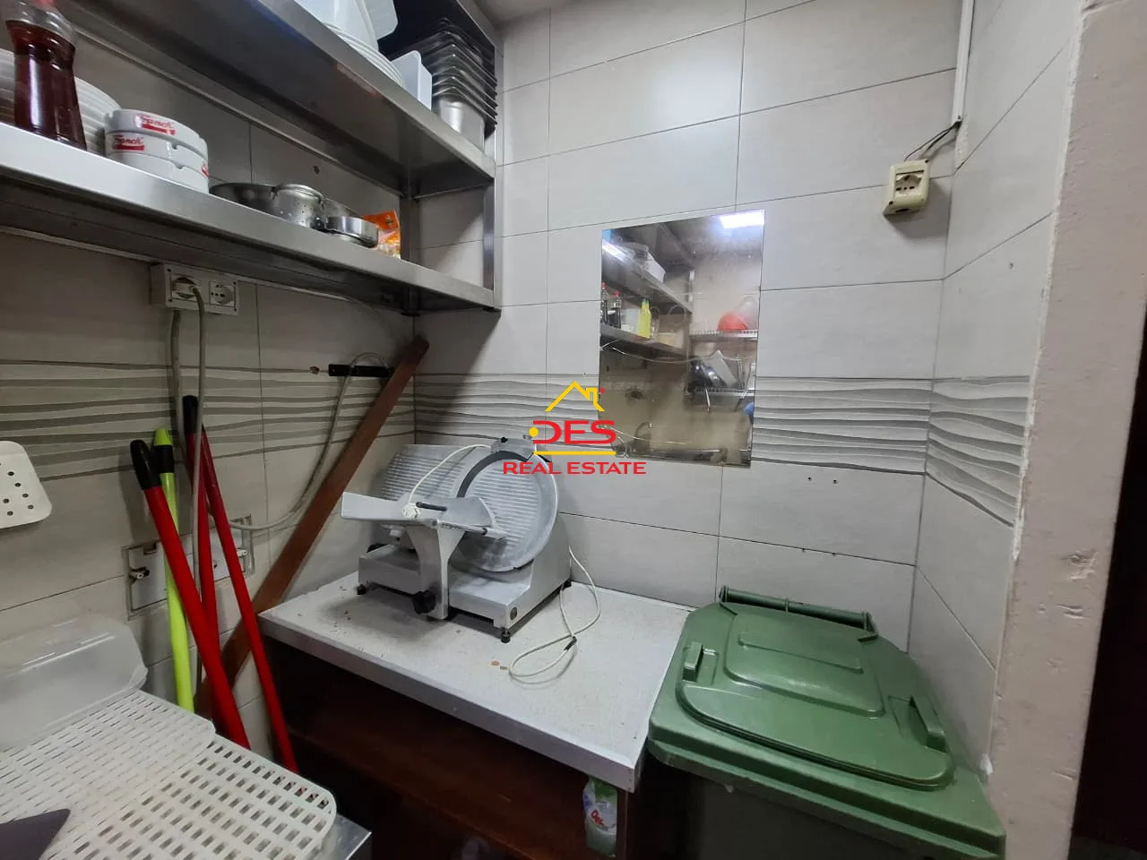 Jepet me qira / shitet biznesi (bar/piceri) tek “aleksandria”, vlorë.