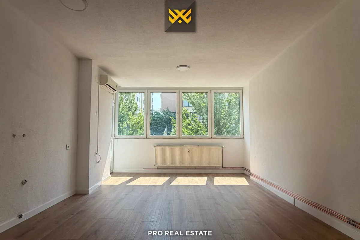 Zyrë 95m² Bruto me #QIRA në Qendër