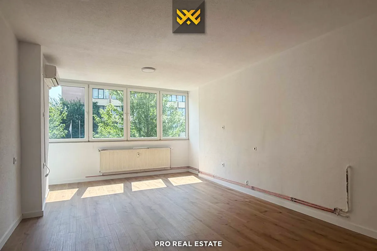 Zyrë 95m² Bruto me #QIRA në Qendër