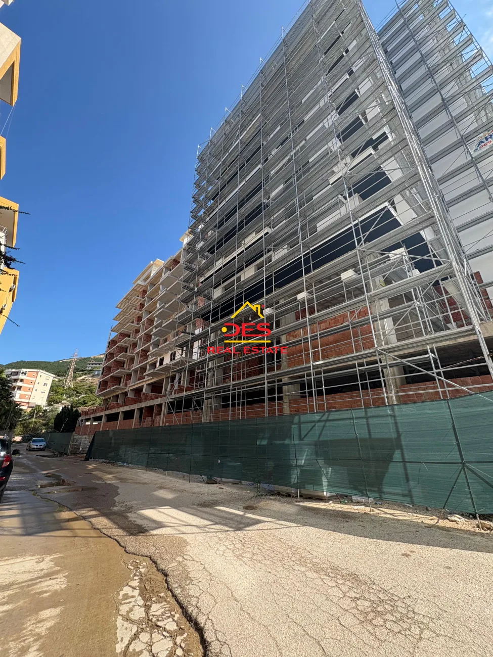 SHITET APARTAMENT 2+1 PRANË HOTEL MIRAMARE – UJË I FTOHTË, VLORË 🌊 🏗 Në fazë ndërtimi