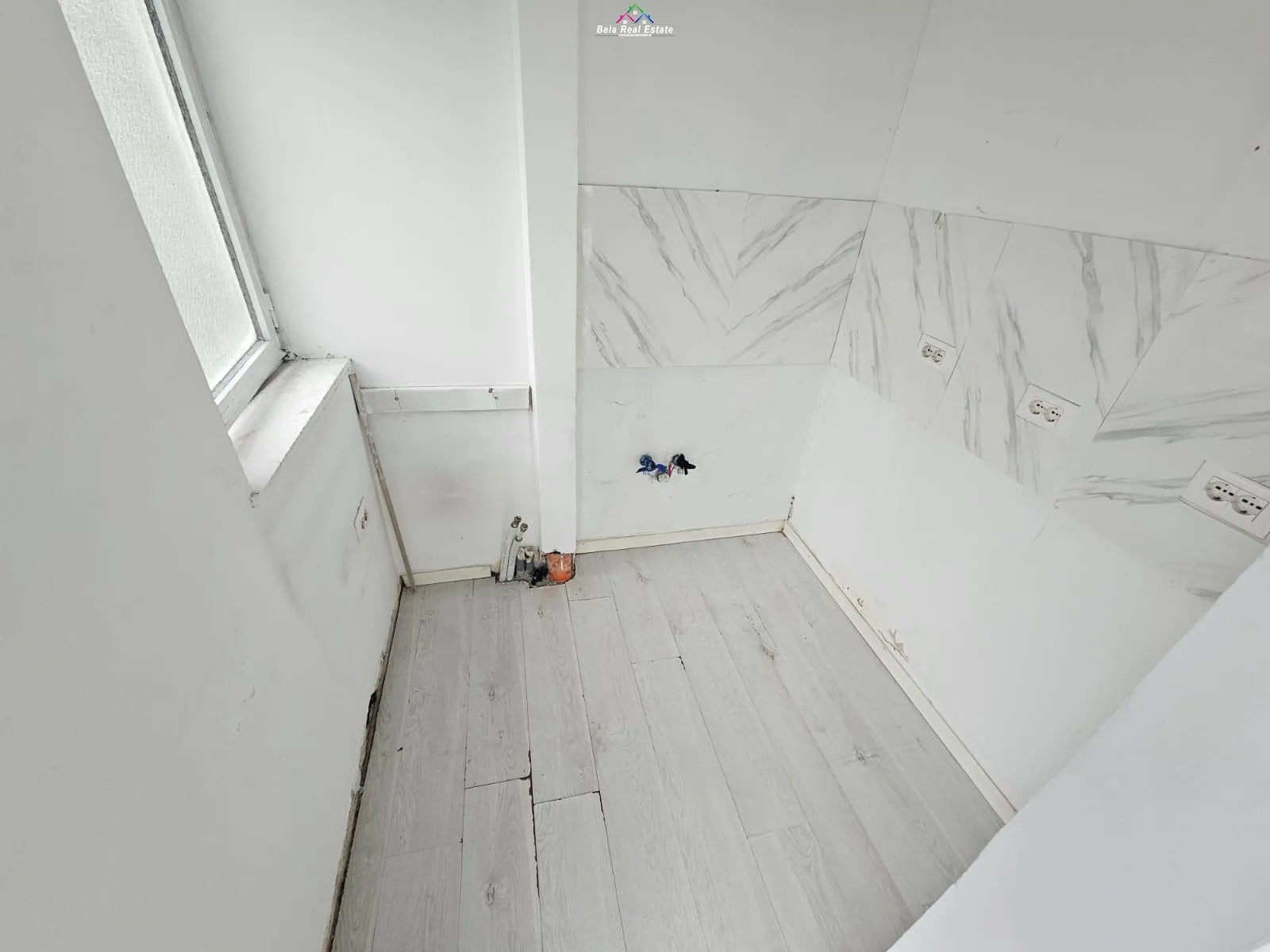 Zyre/Dyqan Me Qera prane 21 Dhjetorit ( ID BZ2818) Tirane