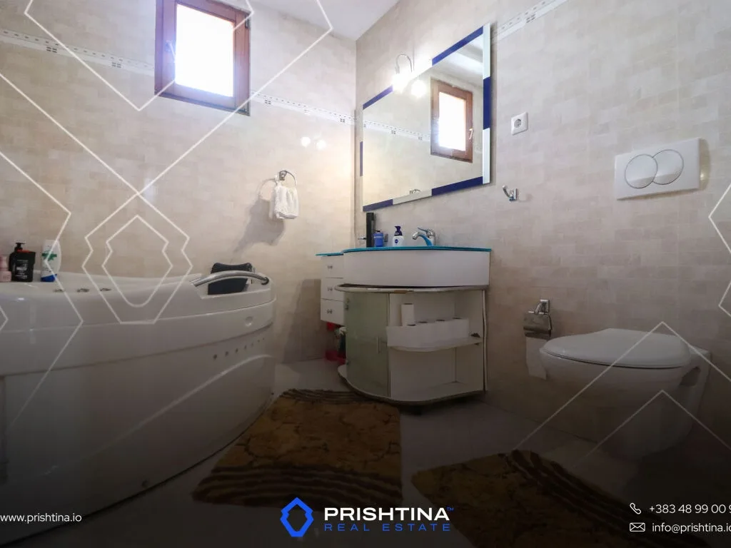 Shtëpi në #shitje 330m² në Veternik në lagjen Qëndresa