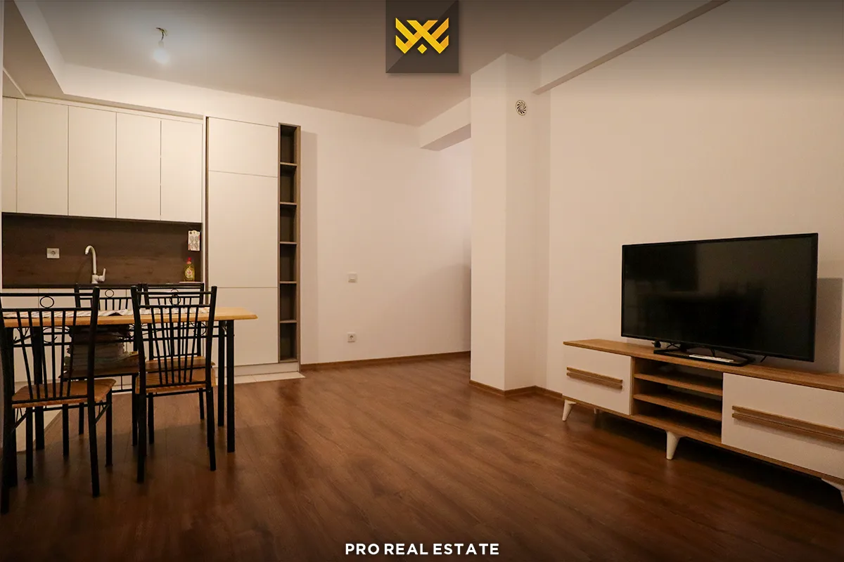 Banesë - Zyrë 73m² me #QIRA në Aktash