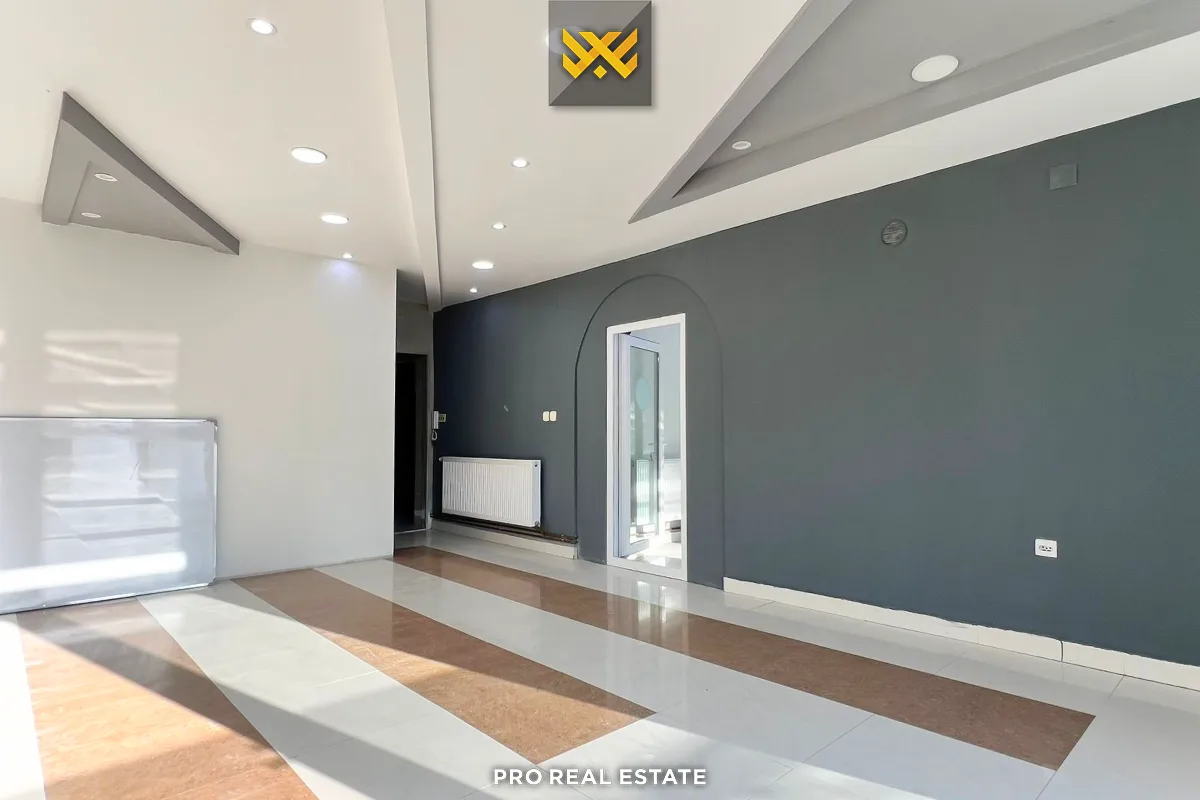 Banesë / Zyrë 65m² me #QIRA në Pejton
