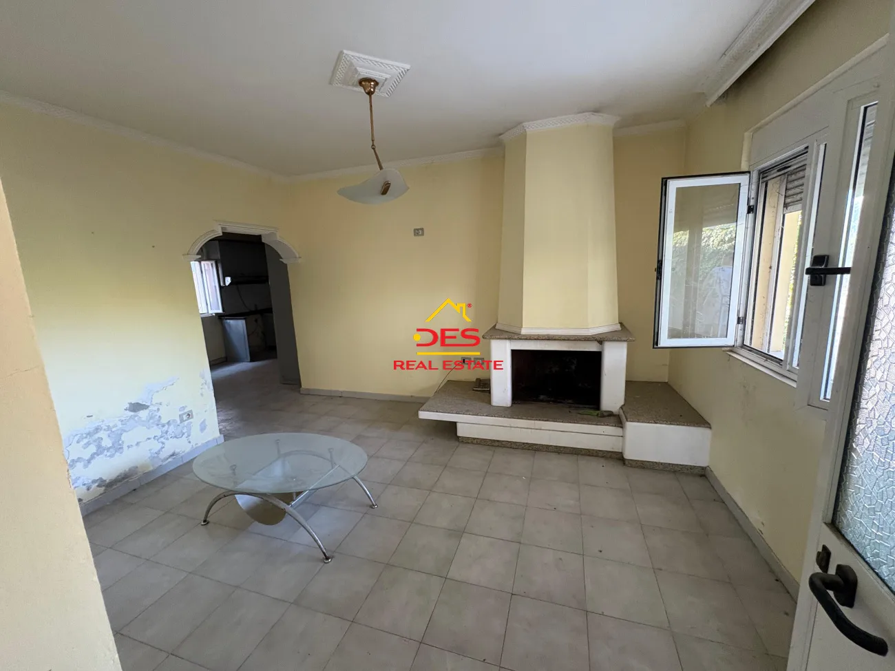 Shitet shtëpi private në çole, vlorë.