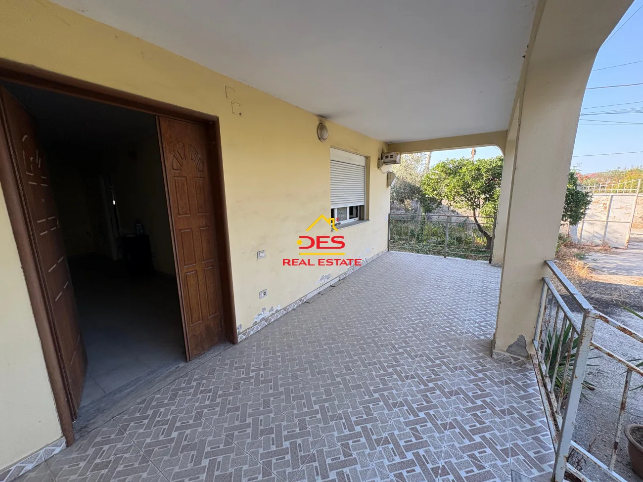 Shitet shtëpi private në çole, vlorë.